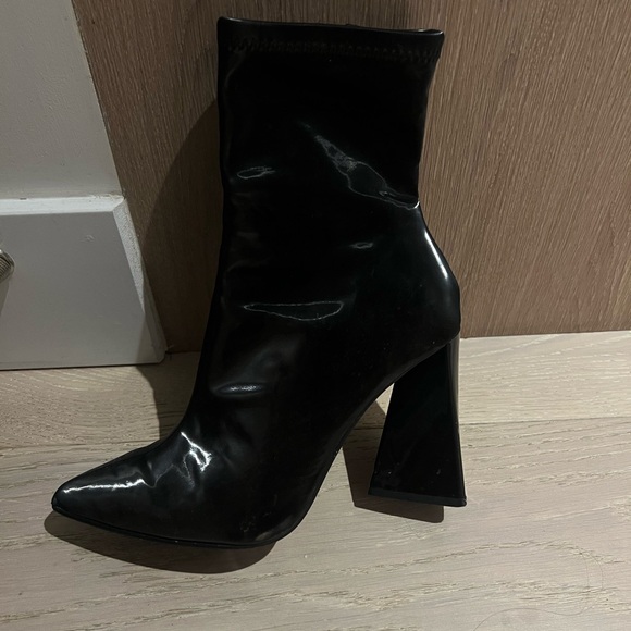 Steve Madden Black Leather Pointed Toe Ankle Boots with Block Heel - Picture 2 of 5